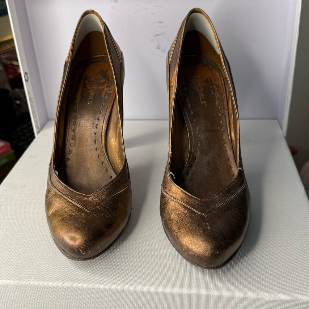 Vintage BCBG copper metallic 4” heels